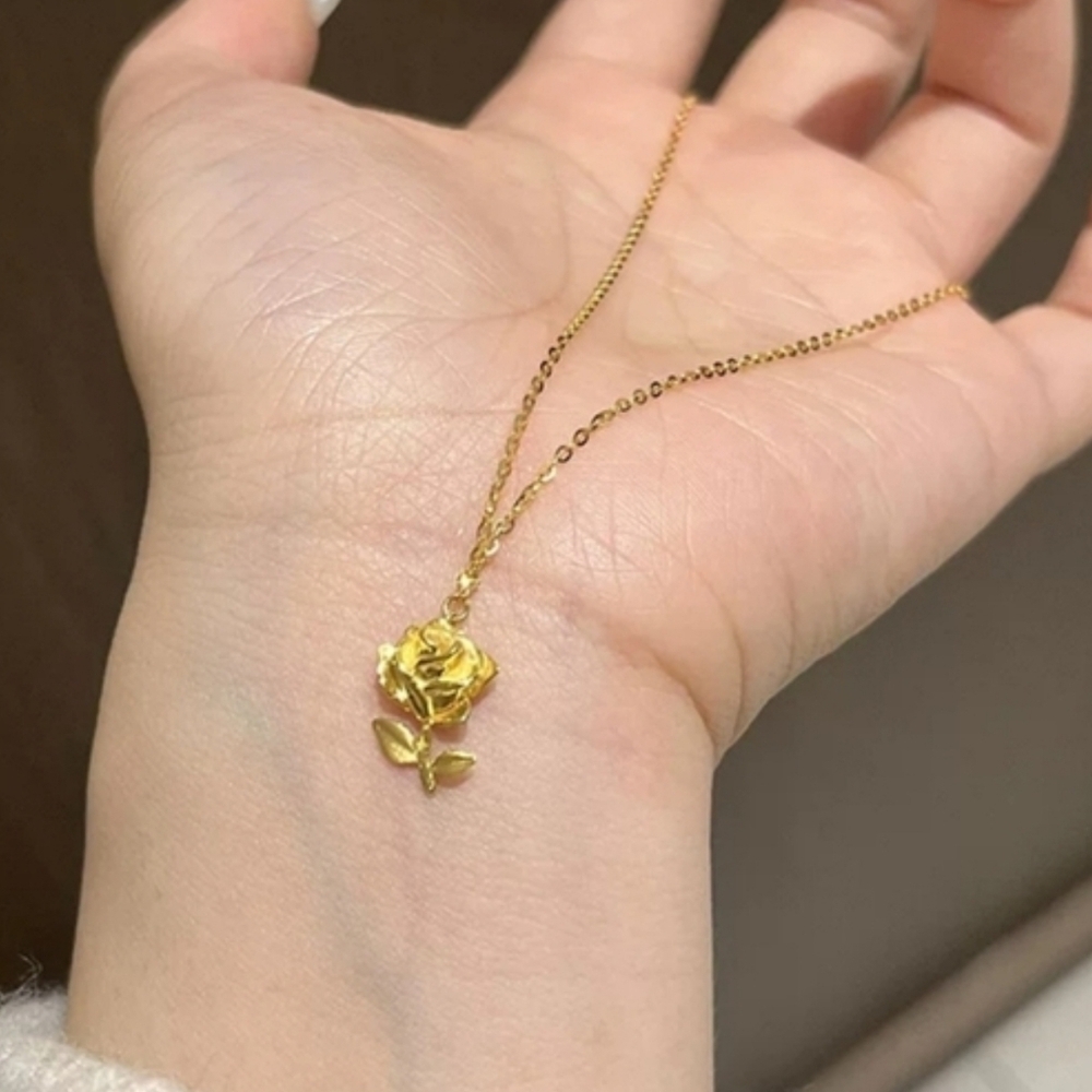 18k Gold Titanium Dainty Rose Necklace